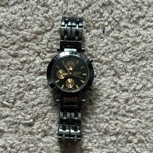 Geneva men’s vintage watch fits‎ a medium sized wrist color: Black/. Gold